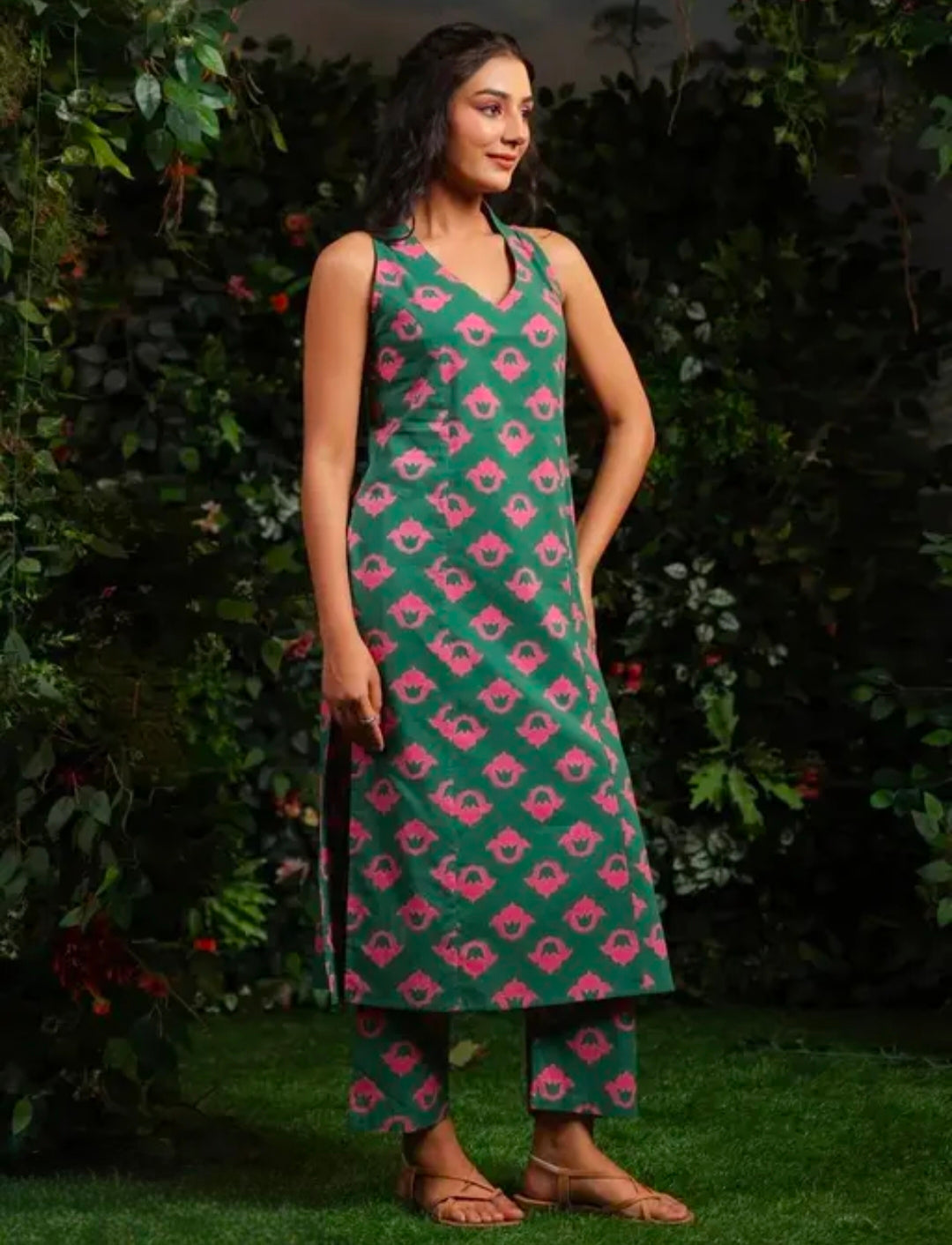 SLEEVLESS Straight Kurti with Ikat Print.